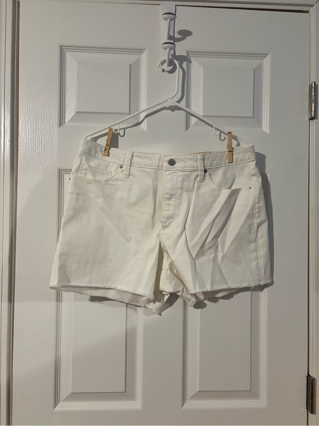 Universal Thread Cream Frayed Hem Denim Shorts